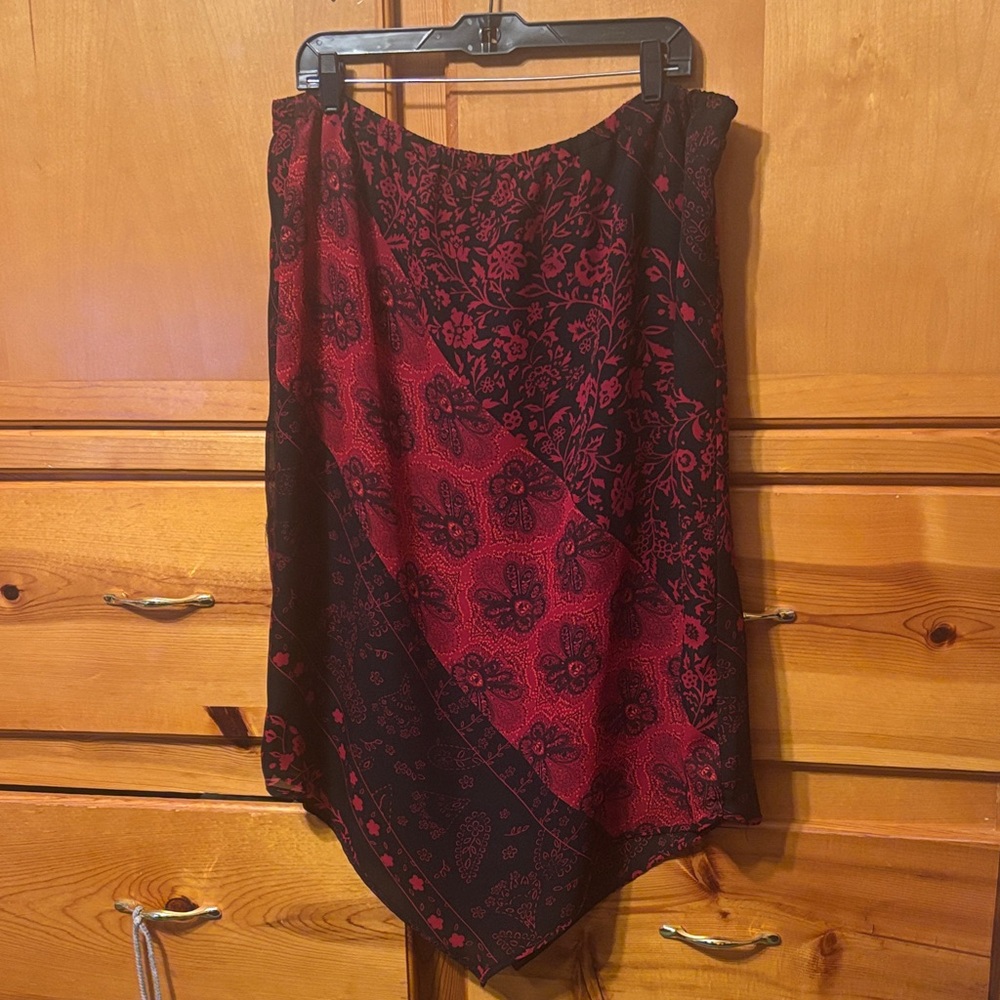 NWOT. Vintage Kathy Ireland Elegant Black and Red Floral Skirt